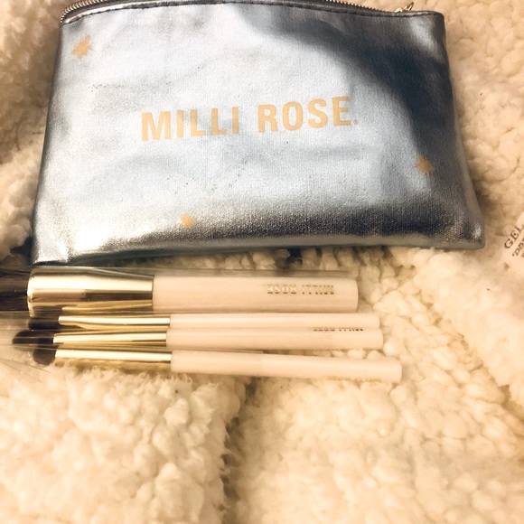 Milli Rose brush set with travel bag - Picture 2 of 6